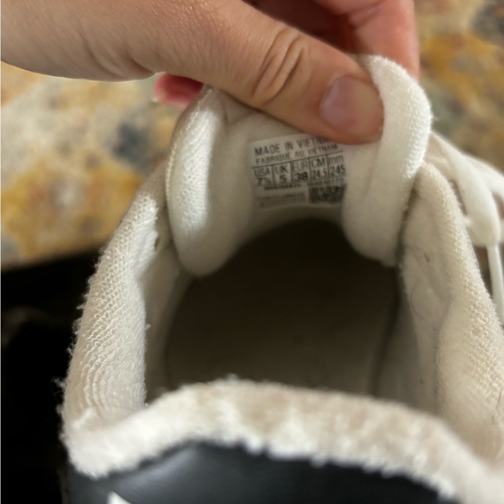 7.5 Reebok Sneakers - Picture 3 of 3